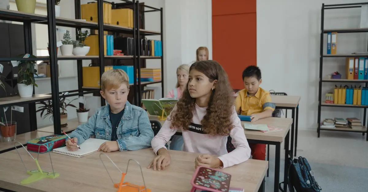 Les 10 Fournitures Scolaires Essentielles à Avoir