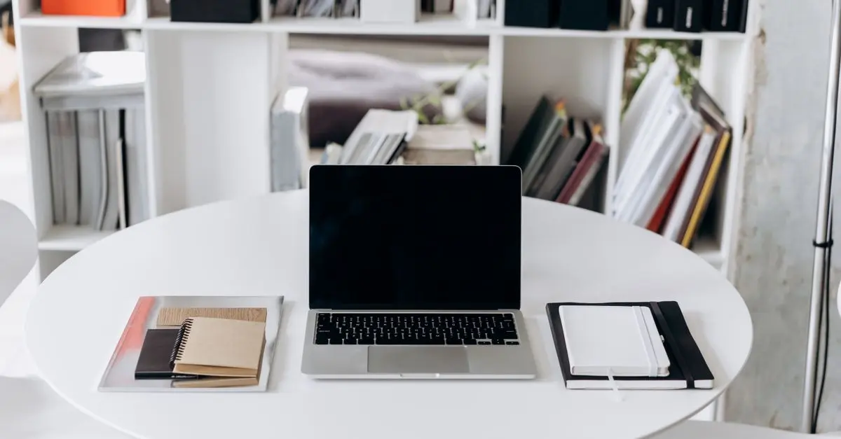 Astuces pour maintenir votre bureau organisé