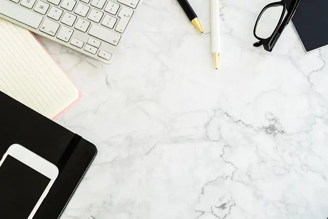 Les accessoires numériques incontournables pour le bureau