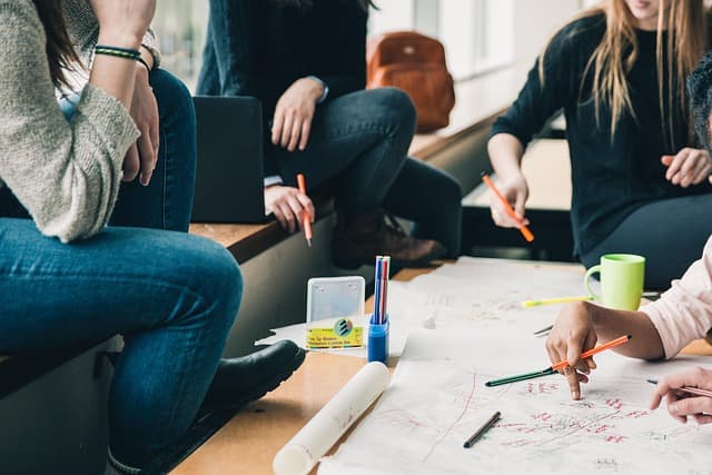 Comment choisir des fournitures scolaires adaptées à chaque élève